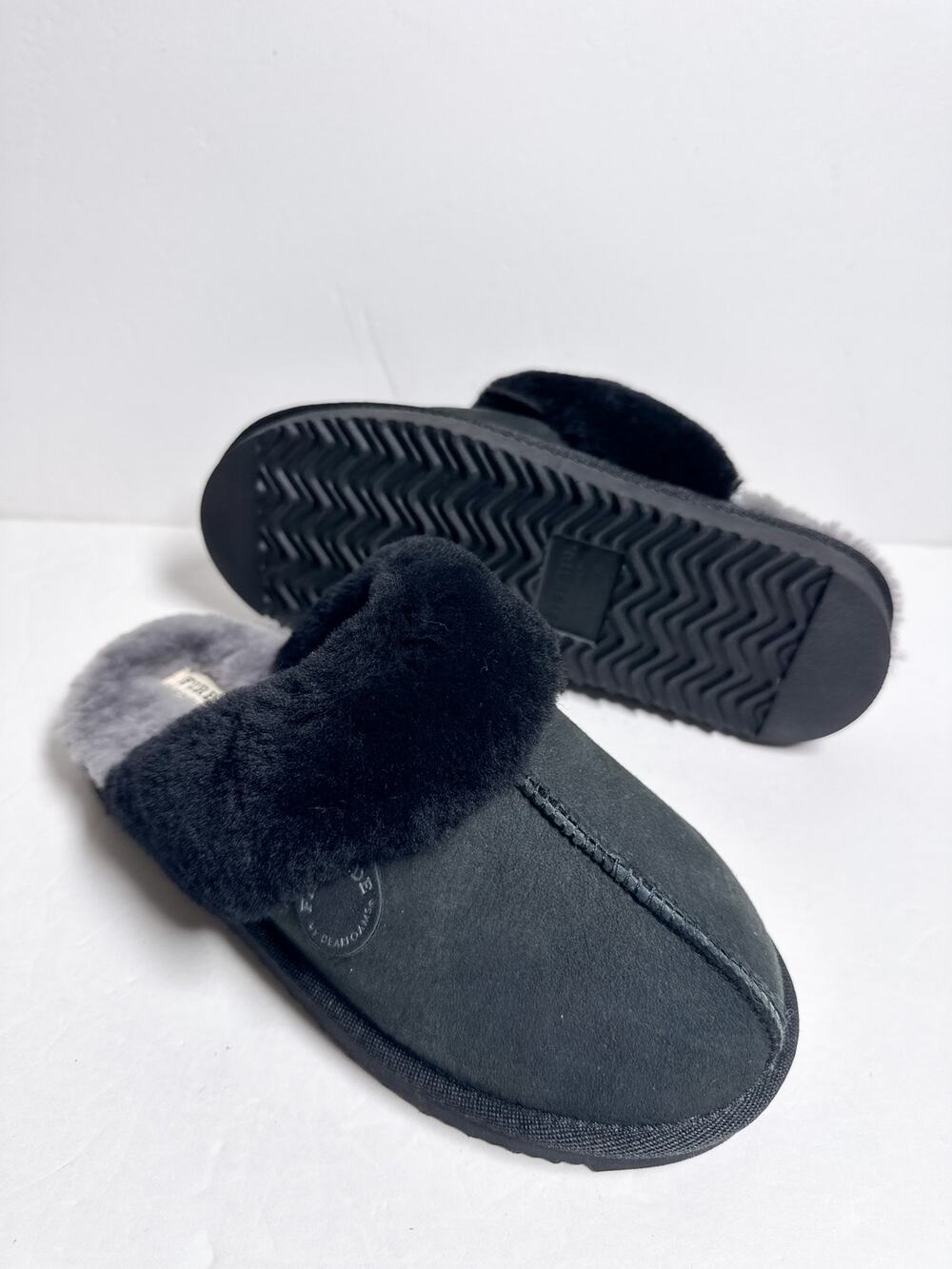 Fireside by Dearfoams Sydney Black Suede Shearling Scuff Slippers Size 7